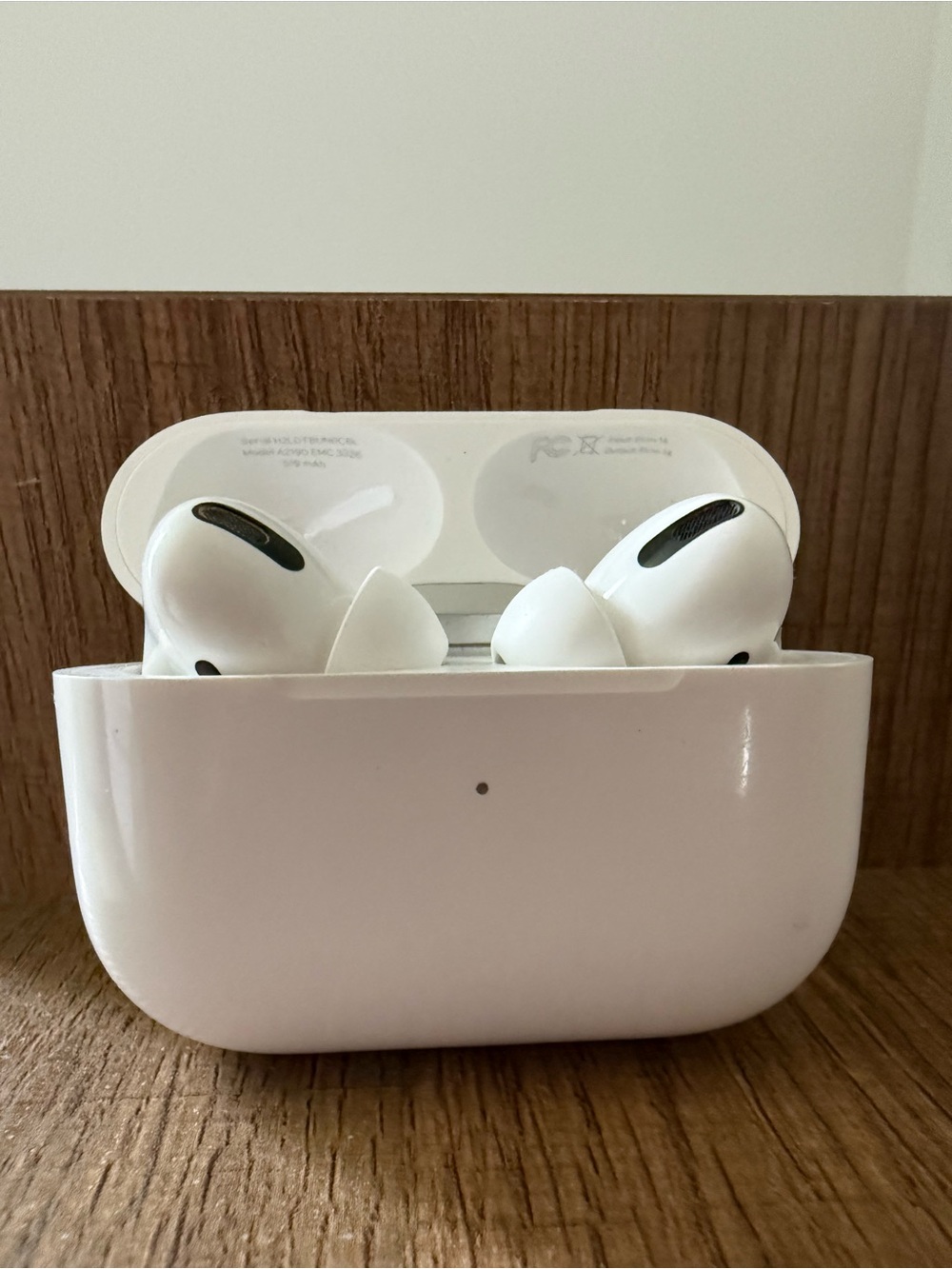 Apple AirPods Pro 1 (MagSafe Compatible) - Picture 5 of 5